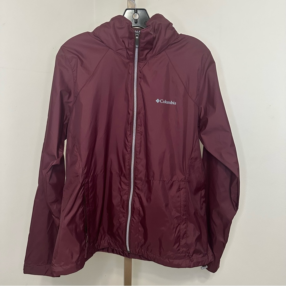 Woman’s Columbia packable jacket